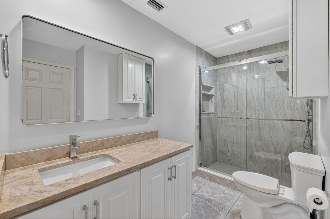 合同活跃: $1,050,000 (4 贝兹, 3 浴室, 3006 平方英尺)