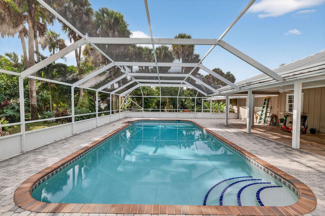 合同活跃: $1,050,000 (4 贝兹, 3 浴室, 3006 平方英尺)