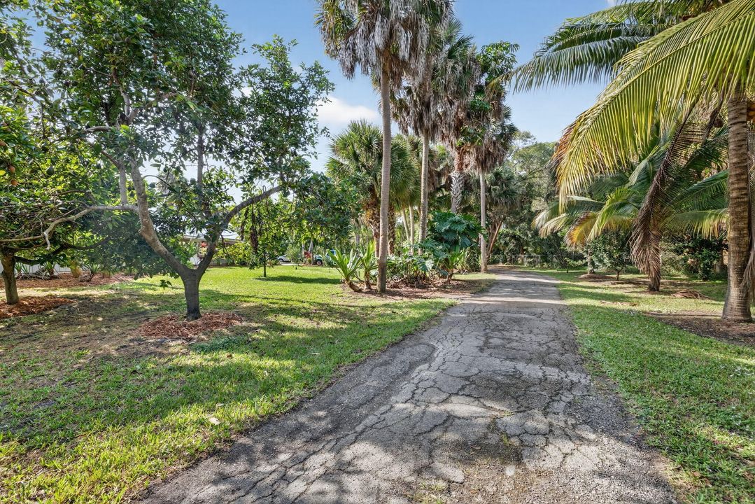 合同活跃: $1,050,000 (4 贝兹, 3 浴室, 3006 平方英尺)