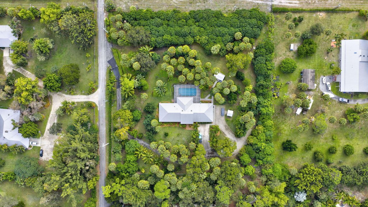 合同活跃: $1,050,000 (4 贝兹, 3 浴室, 3006 平方英尺)