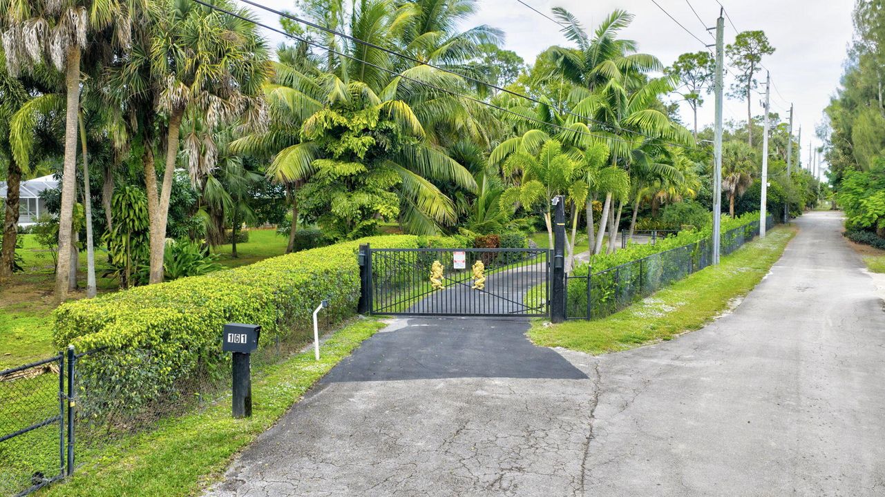 合同活跃: $1,050,000 (4 贝兹, 3 浴室, 3006 平方英尺)