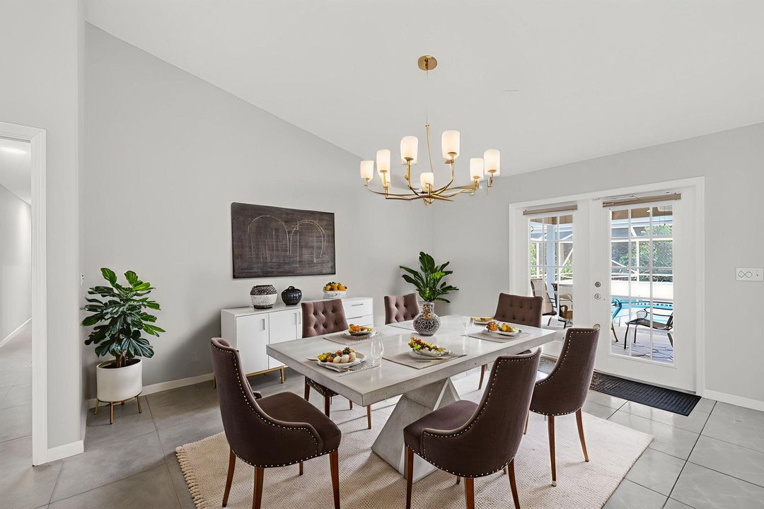 合同活跃: $1,050,000 (4 贝兹, 3 浴室, 3006 平方英尺)