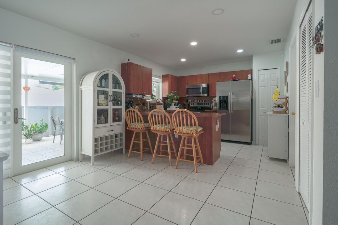 На продажу: $549,000 (4 спален, 2 ванн, 1492 Квадратных фут)