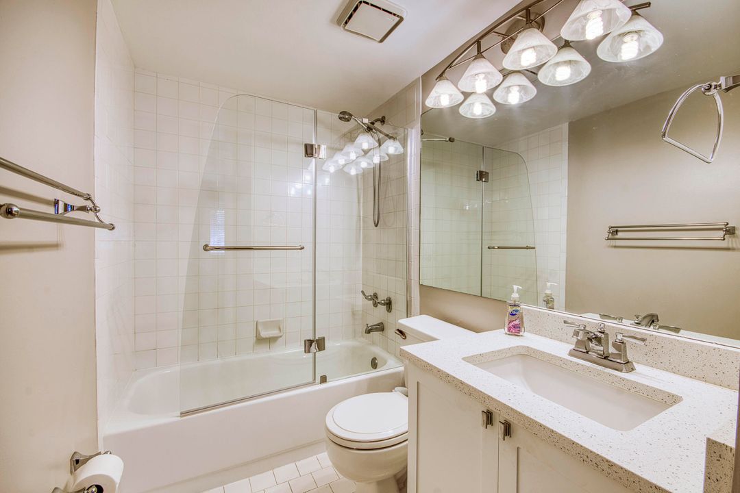 出租: $2,200 (2 贝兹, 2 浴室, 850 平方英尺)