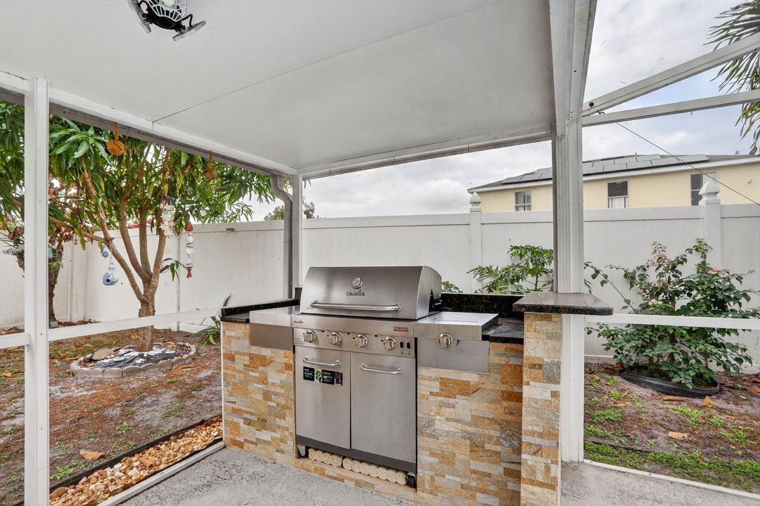 На продажу: $575,000 (4 спален, 2 ванн, 2285 Квадратных фут)