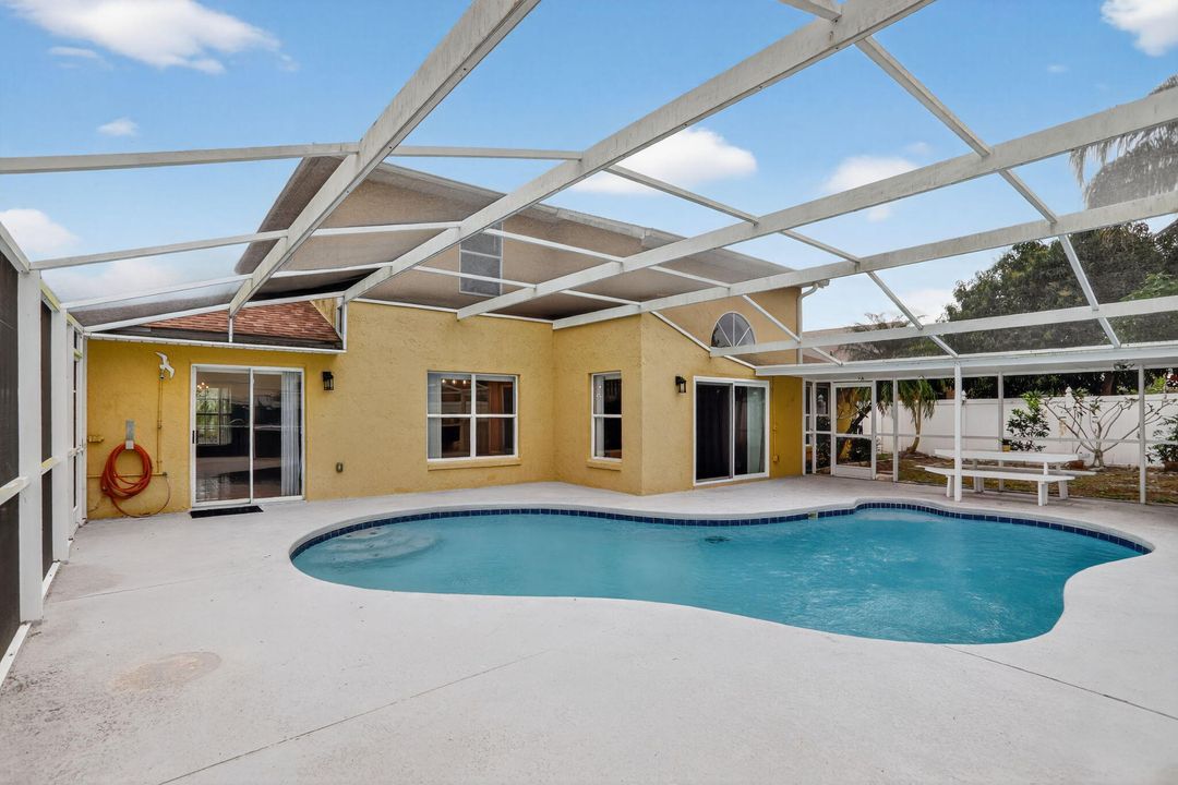 На продажу: $575,000 (4 спален, 2 ванн, 2285 Квадратных фут)