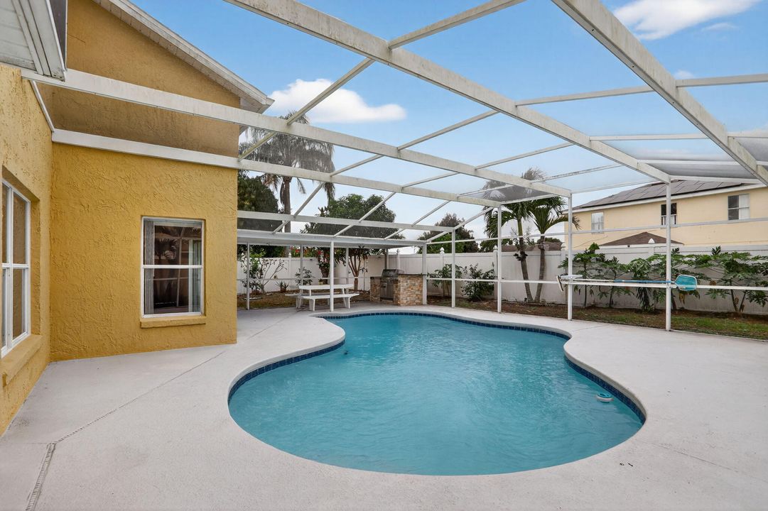 На продажу: $575,000 (4 спален, 2 ванн, 2285 Квадратных фут)