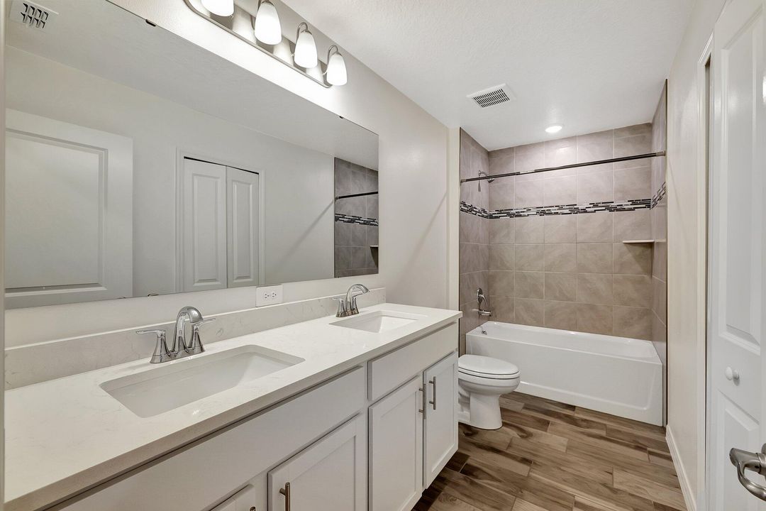 В аренду: $3,800 (5 спален, 3 ванн, 3087 Квадратных фут)