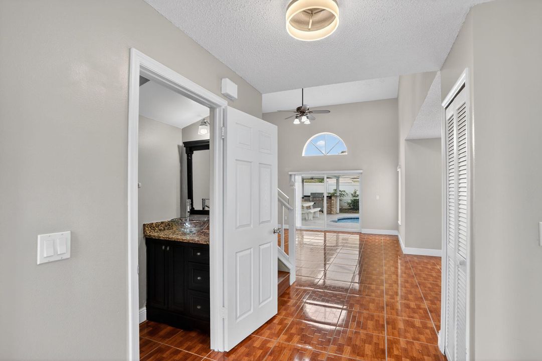 На продажу: $575,000 (4 спален, 2 ванн, 2285 Квадратных фут)