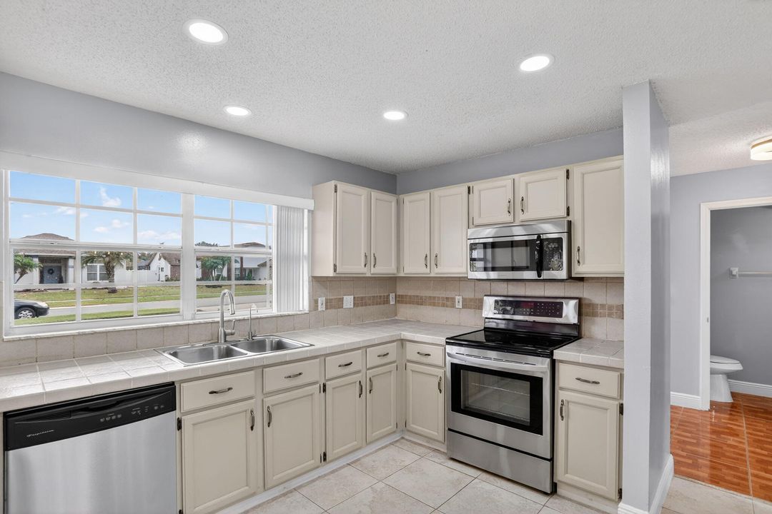 На продажу: $575,000 (4 спален, 2 ванн, 2285 Квадратных фут)