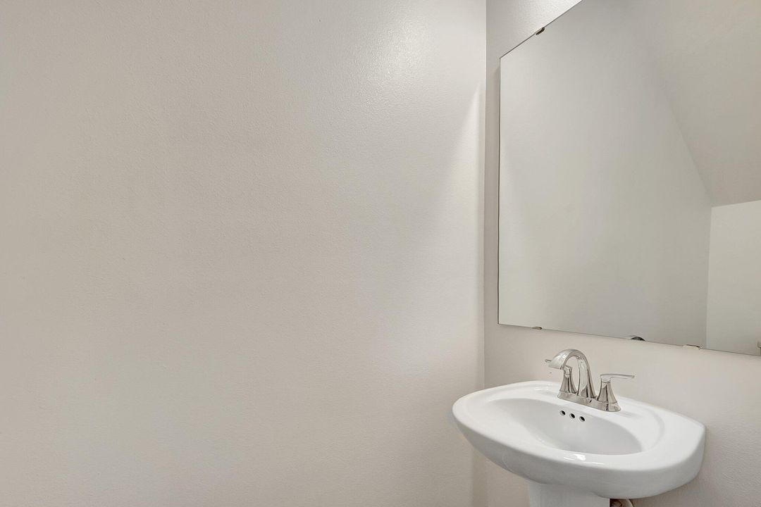 В аренду: $3,800 (5 спален, 3 ванн, 3087 Квадратных фут)