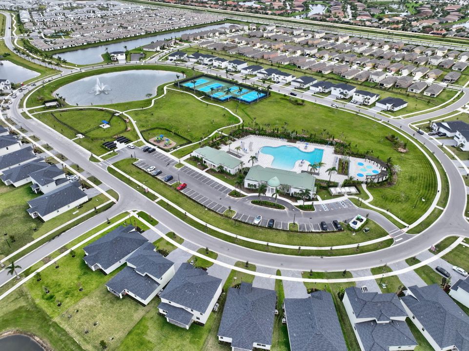 В аренду: $3,800 (5 спален, 3 ванн, 3087 Квадратных фут)