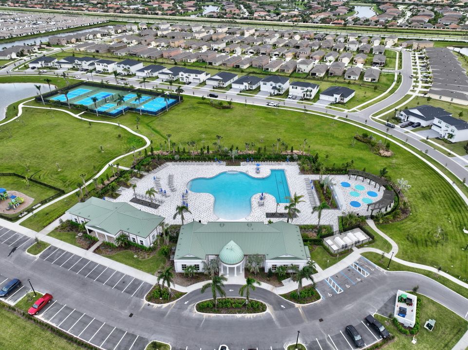 В аренду: $3,800 (5 спален, 3 ванн, 3087 Квадратных фут)