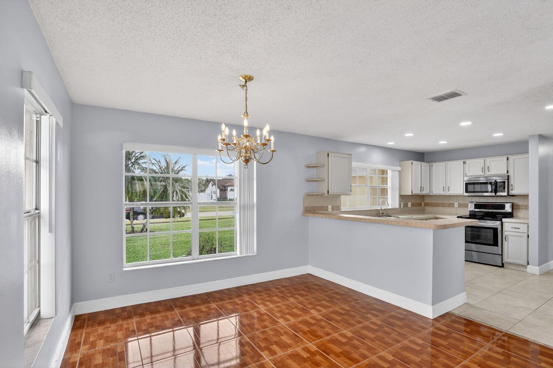 На продажу: $575,000 (4 спален, 2 ванн, 2285 Квадратных фут)