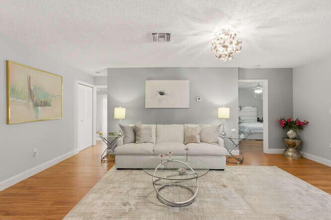 En Venta: $259,900 (2 camas, 1 baños, 1023 Pies cuadrados)