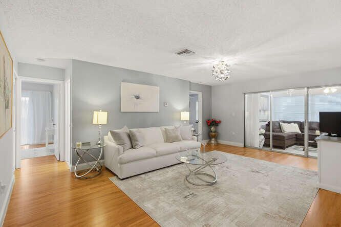 En Venta: $259,900 (2 camas, 1 baños, 1023 Pies cuadrados)