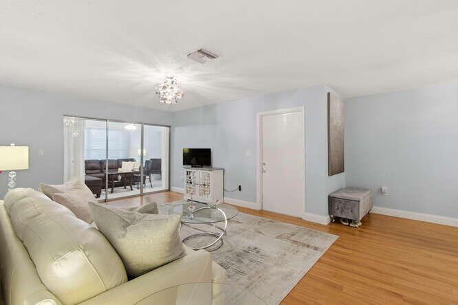 En Venta: $259,900 (2 camas, 1 baños, 1023 Pies cuadrados)