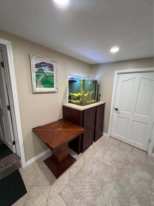 For Sale: $323,000 (4 beds, 1 baths, 1298 Square Feet)