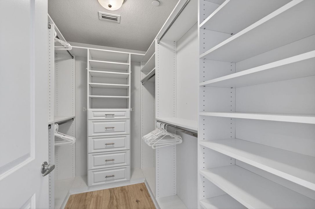 В аренду: $5,800 (3 спален, 3 ванн, 1859 Квадратных фут)