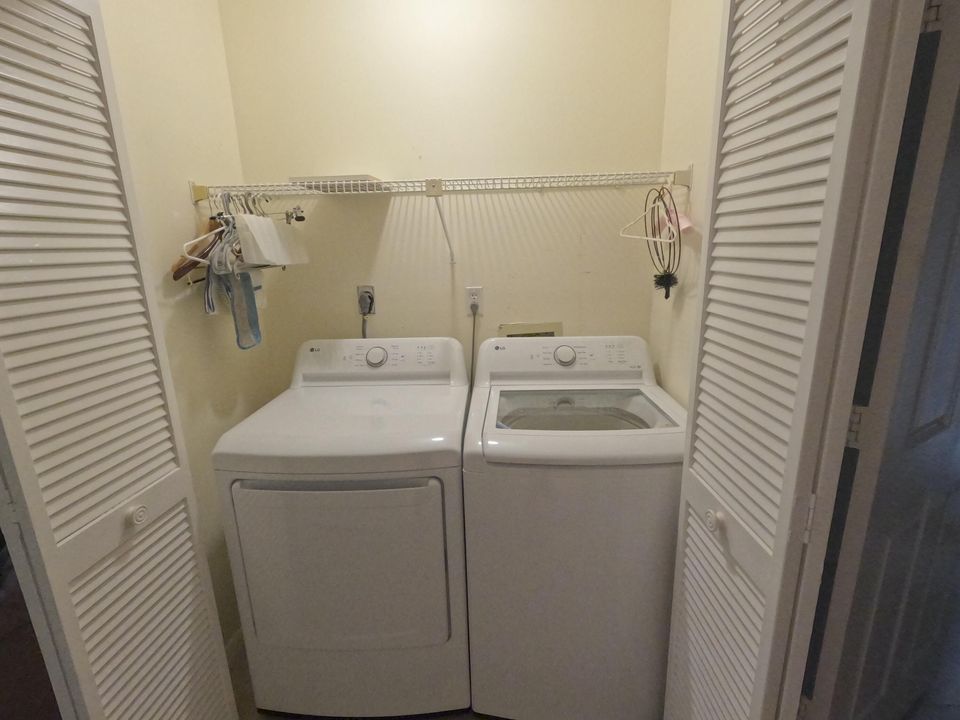 For Sale: $174,900 (2 beds, 2 baths, 1280 Square Feet)