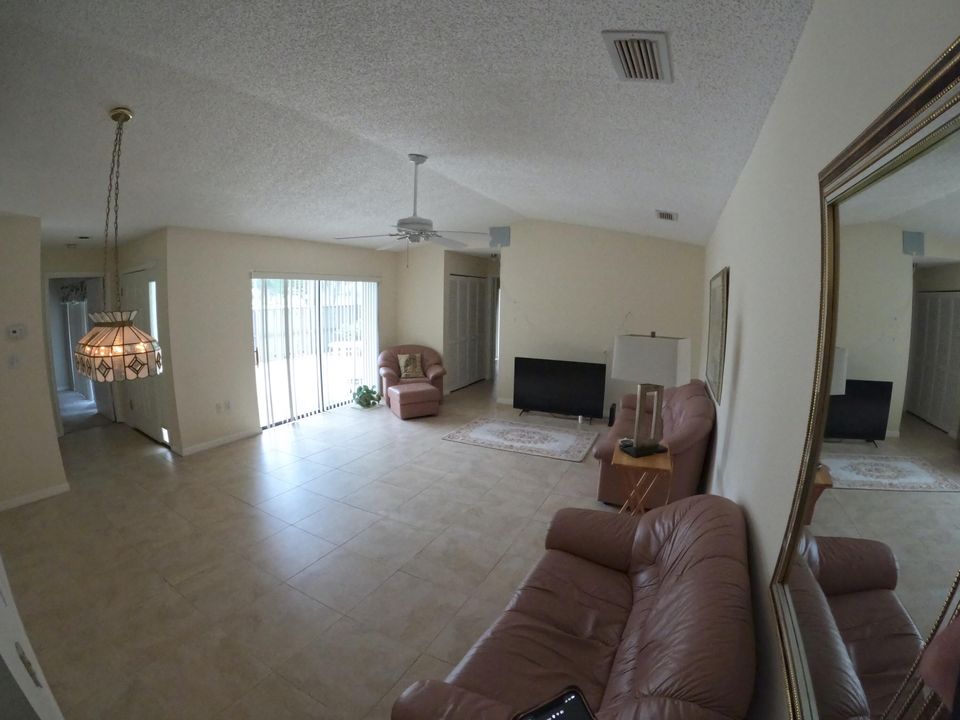 For Sale: $174,900 (2 beds, 2 baths, 1280 Square Feet)