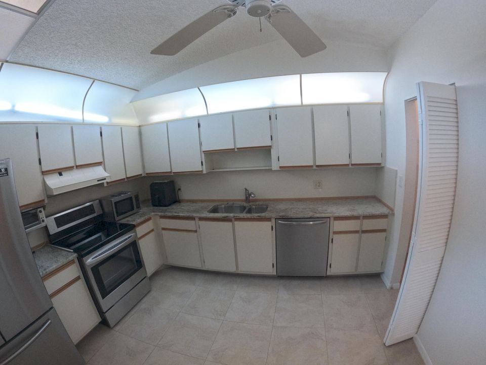 For Sale: $174,900 (2 beds, 2 baths, 1280 Square Feet)
