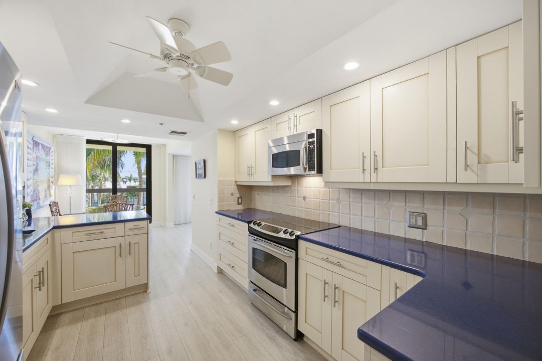 待售: $1,295,000 (3 贝兹, 2 浴室, 2275 平方英尺)