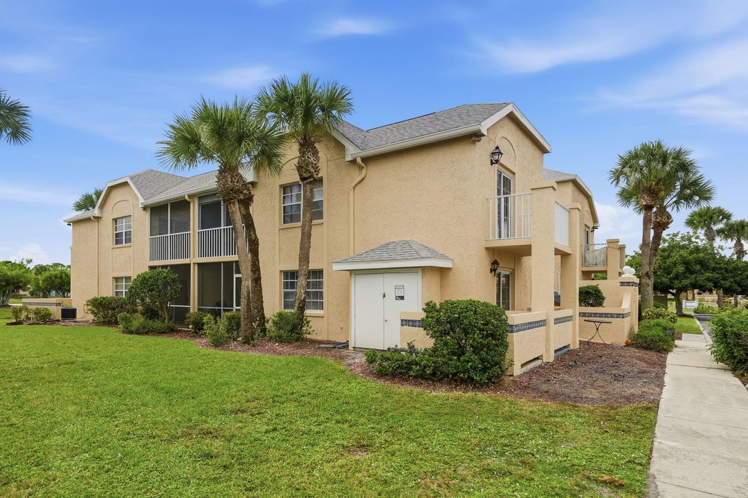 For Sale: $169,900 (2 beds, 2 baths, 874 Square Feet)