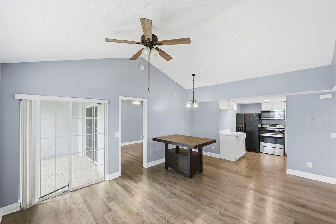 For Sale: $169,900 (2 beds, 2 baths, 874 Square Feet)