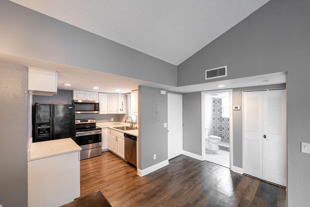 For Sale: $169,900 (2 beds, 2 baths, 874 Square Feet)