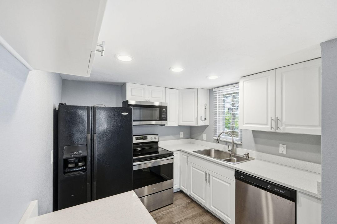 For Sale: $169,900 (2 beds, 2 baths, 874 Square Feet)