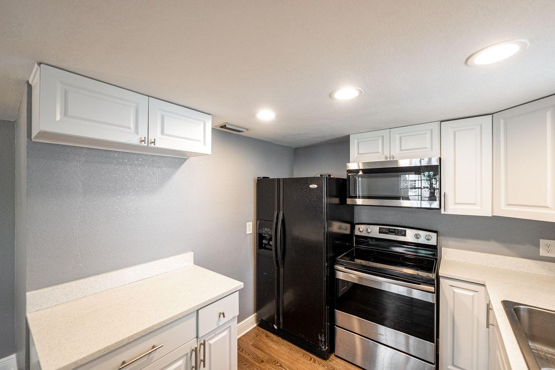 For Sale: $169,900 (2 beds, 2 baths, 874 Square Feet)