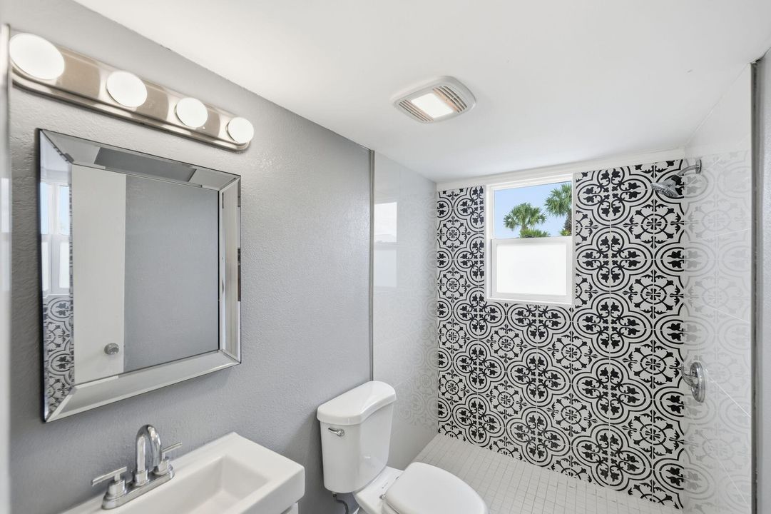 For Sale: $169,900 (2 beds, 2 baths, 874 Square Feet)