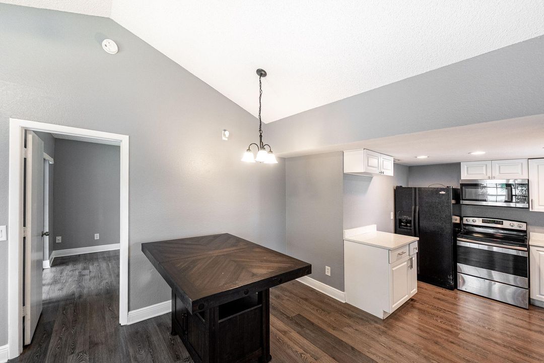 For Sale: $169,900 (2 beds, 2 baths, 874 Square Feet)