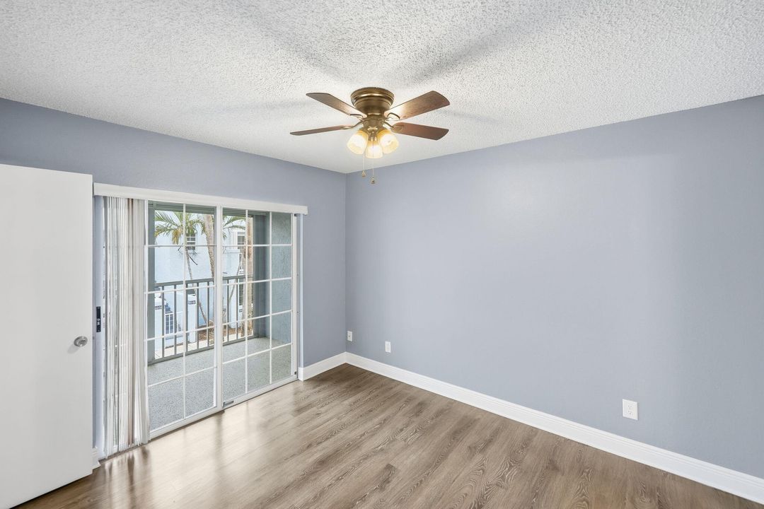 For Sale: $169,900 (2 beds, 2 baths, 874 Square Feet)