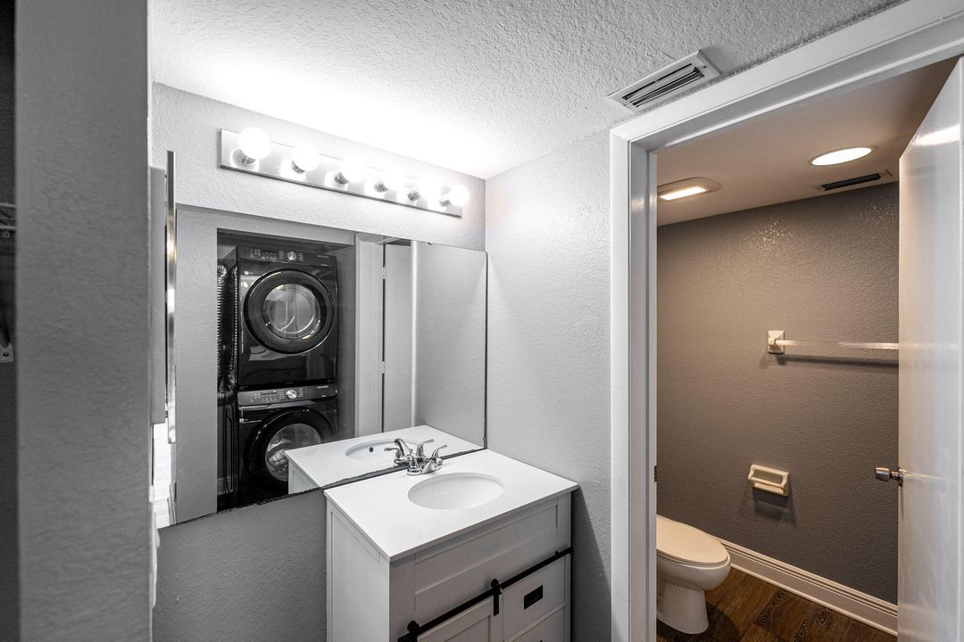 For Sale: $169,900 (2 beds, 2 baths, 874 Square Feet)