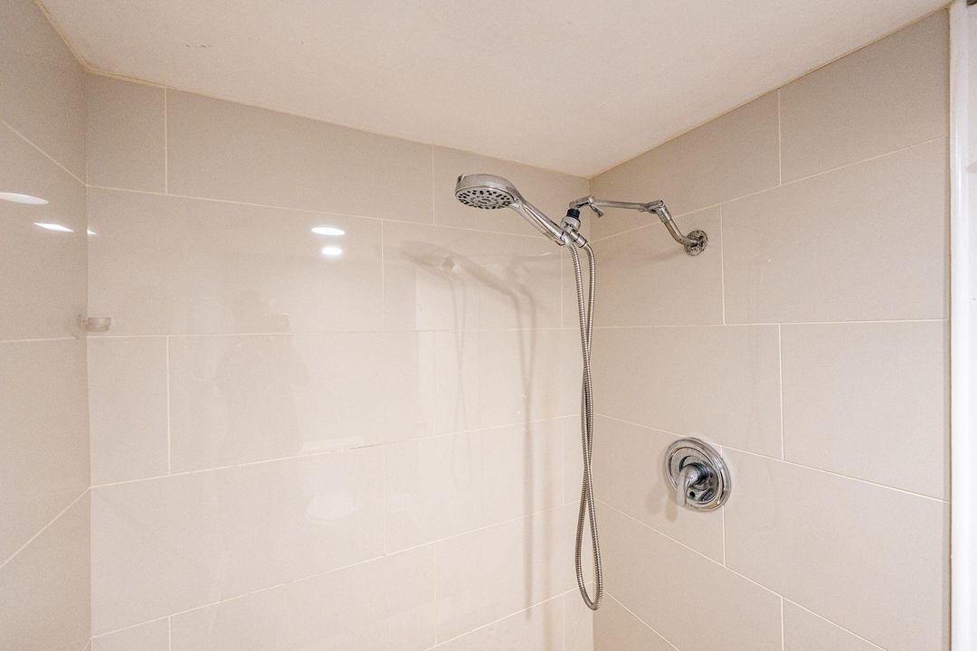 For Sale: $169,900 (2 beds, 2 baths, 874 Square Feet)