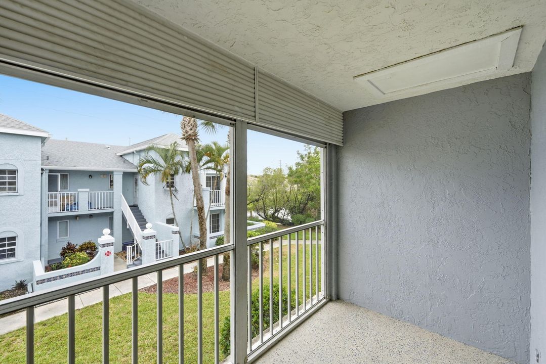 For Sale: $169,900 (2 beds, 2 baths, 874 Square Feet)