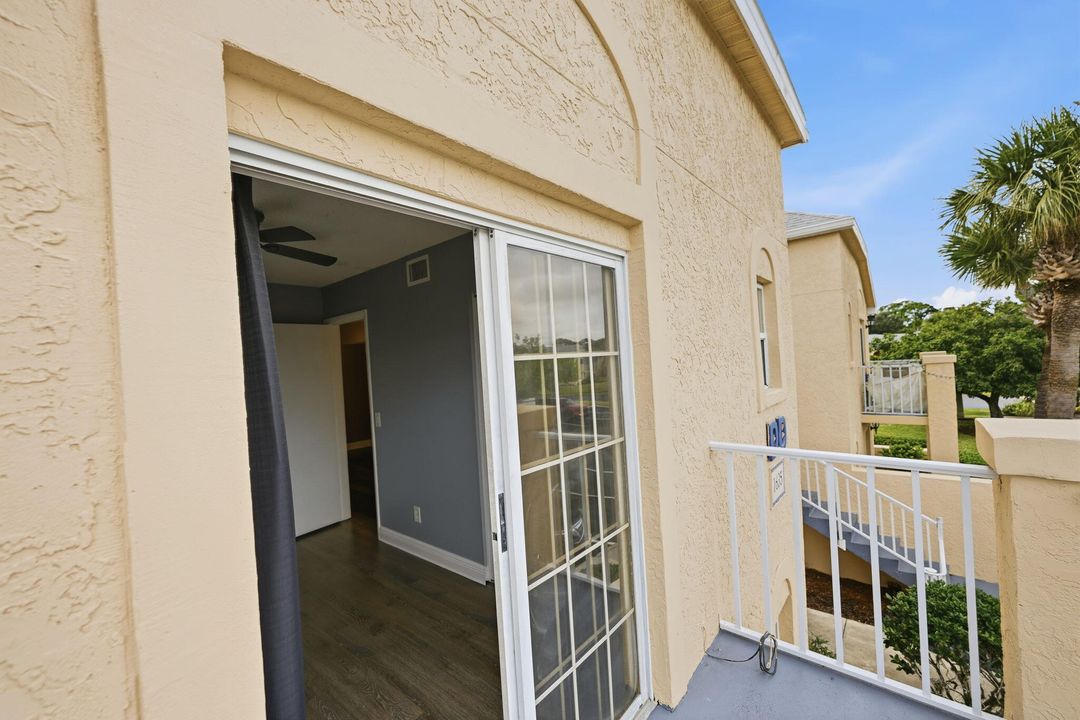 For Sale: $169,900 (2 beds, 2 baths, 874 Square Feet)