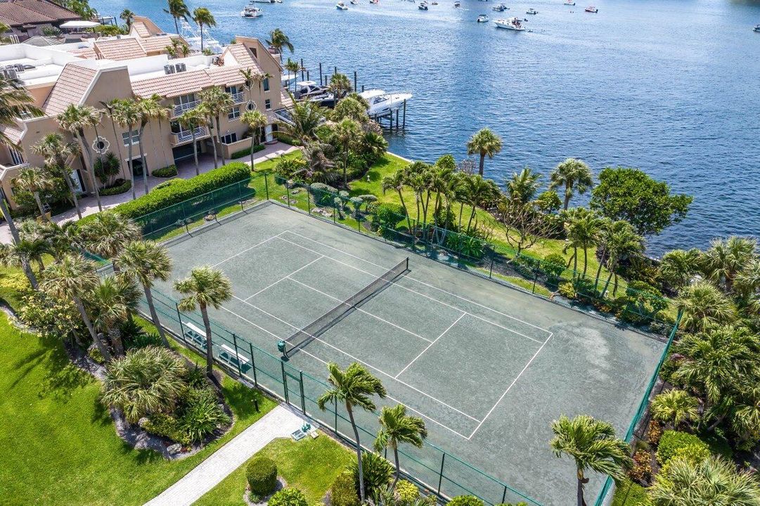 For Sale: $4,400,000 (4 beds, 4 baths, 2925 Square Feet)