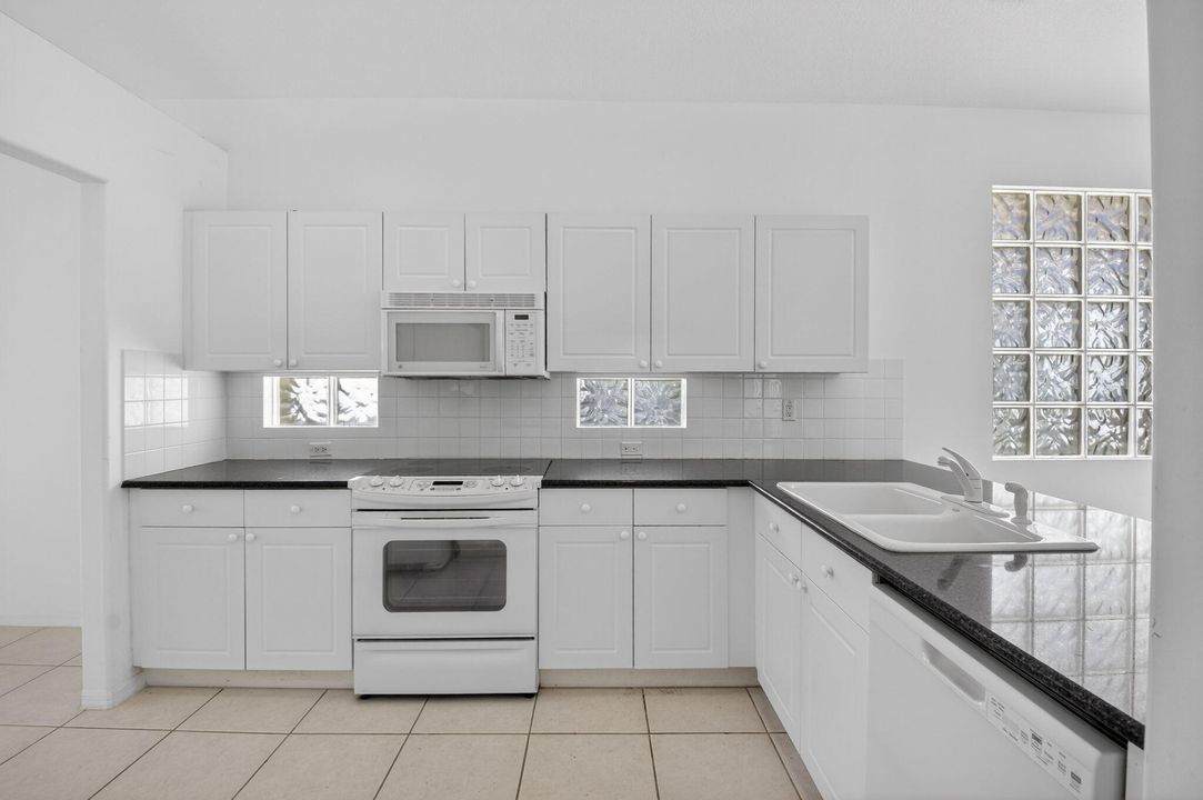 En Venta: $339,900 (3 camas, 2 baños, 1627 Pies cuadrados)