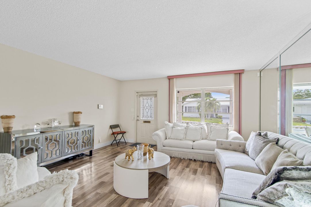 For Sale: $379,000 (2 beds, 2 baths, 1443 Square Feet)