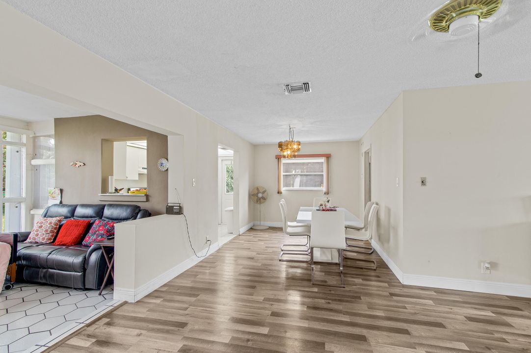 For Sale: $379,000 (2 beds, 2 baths, 1443 Square Feet)