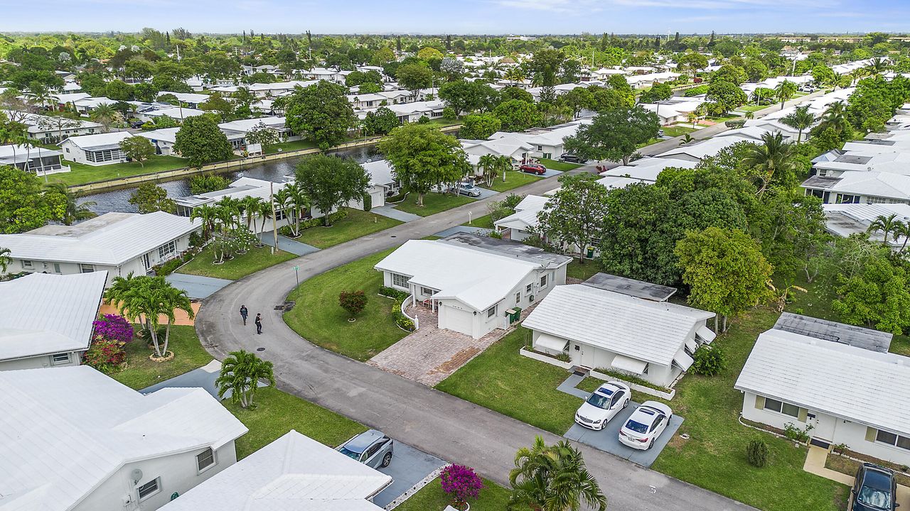 For Sale: $379,000 (2 beds, 2 baths, 1443 Square Feet)