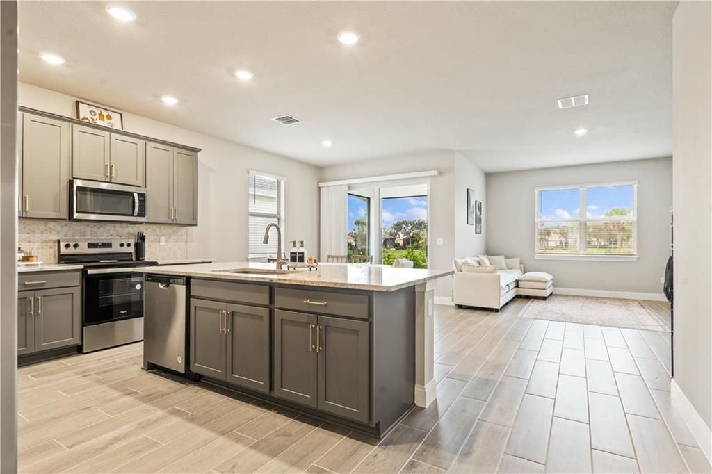 待售: $499,990 (4 贝兹, 2 浴室, 1908 平方英尺)