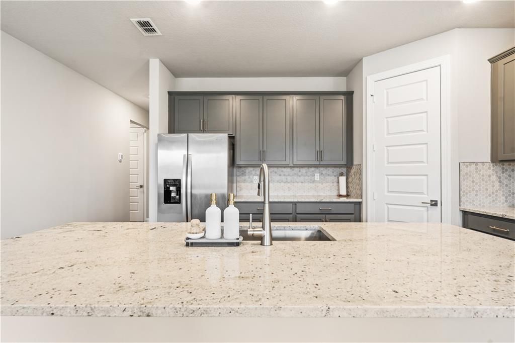 待售: $499,990 (4 贝兹, 2 浴室, 1908 平方英尺)