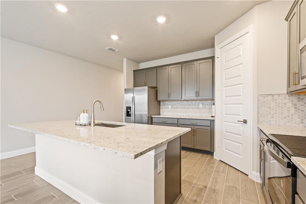 待售: $499,990 (4 贝兹, 2 浴室, 1908 平方英尺)