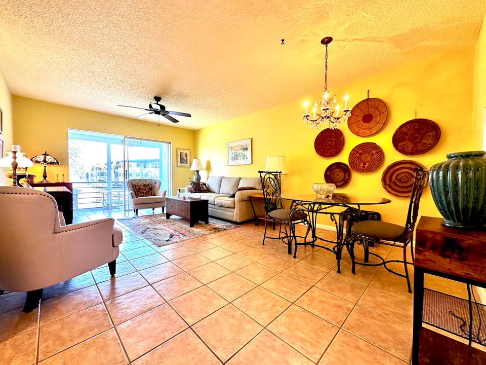 待售: $115,000 (2 贝兹, 2 浴室, 944 平方英尺)