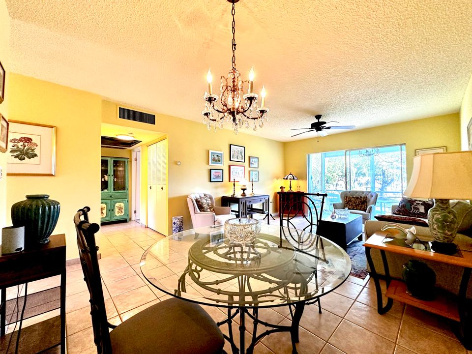 待售: $115,000 (2 贝兹, 2 浴室, 944 平方英尺)