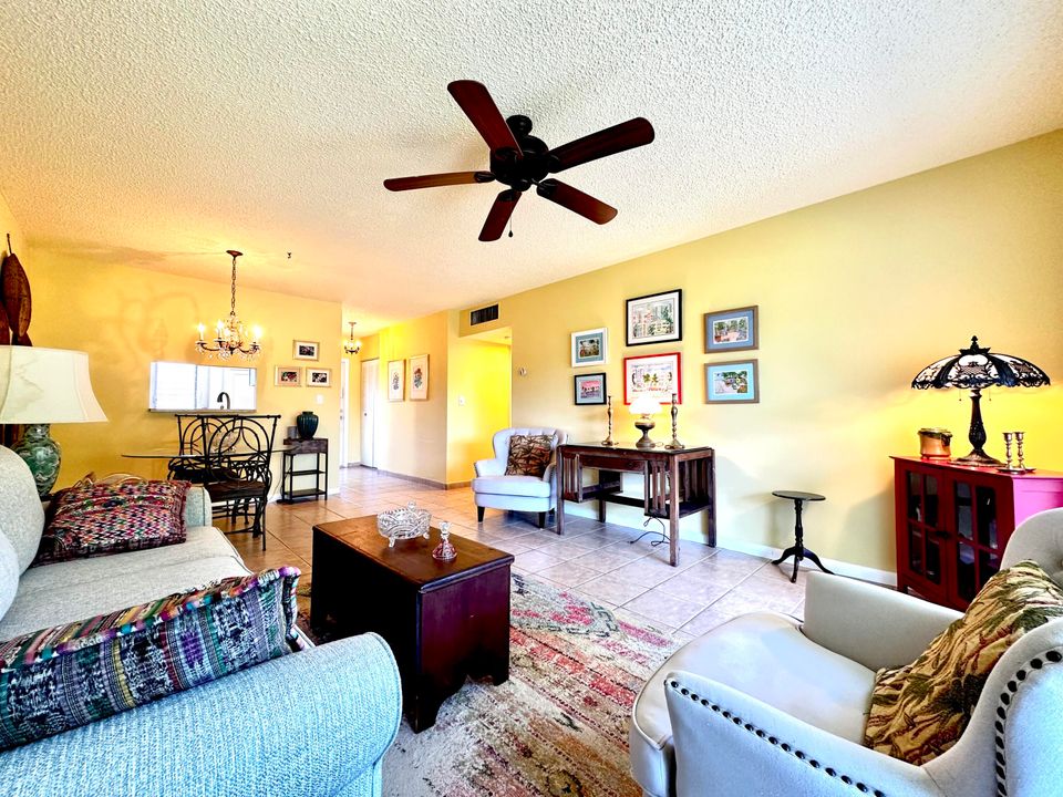 待售: $115,000 (2 贝兹, 2 浴室, 944 平方英尺)